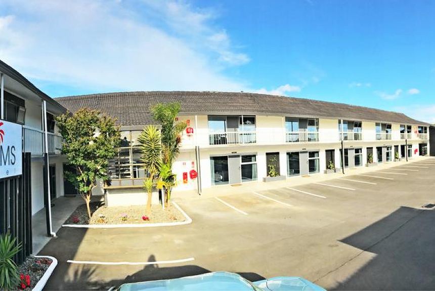 Ellerslie Palms Motel - Property Photo